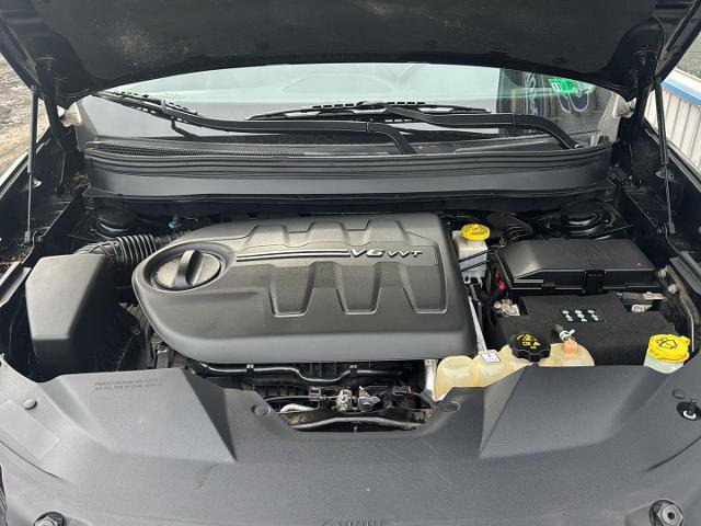 Used 2019 Jeep Cherokee Latitude Plus w/ Comfort/Convenience Group image 9