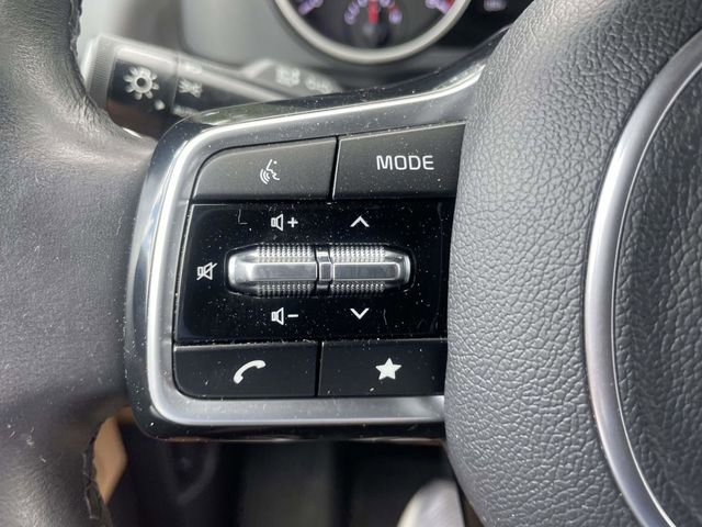 Used 2023 Kia Carnival LX FWD image 22
