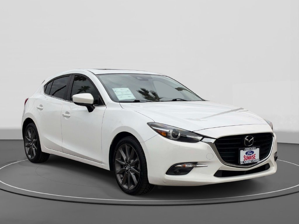 Used 2018 MAZDA MAZDA3 Grand Touring w/ Premium Equipment Package FWD image 4