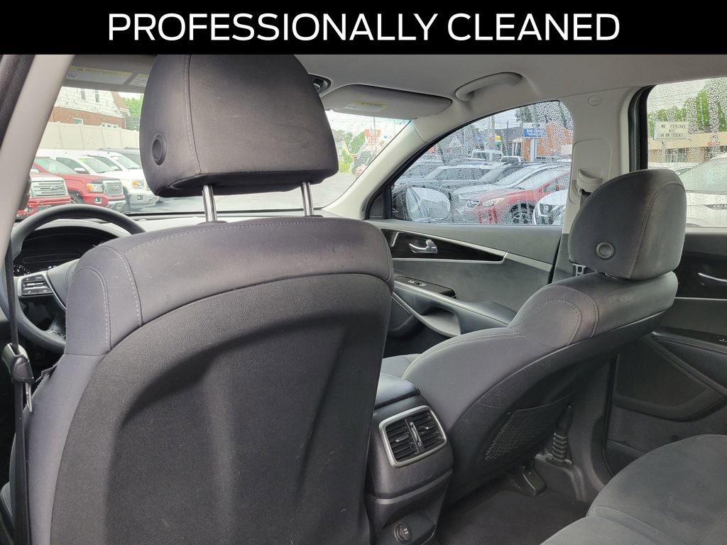 Used 2019 Kia Sorento L FWD image 11