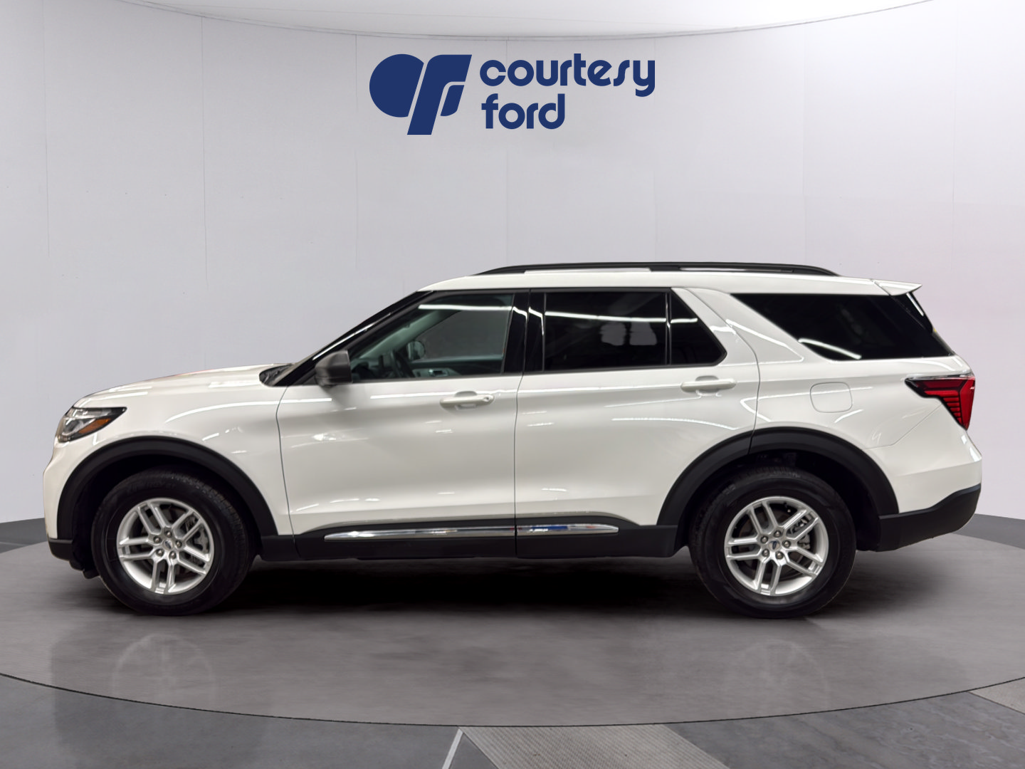 Certified 2025 Ford Explorer Active AWD/4WD image 4