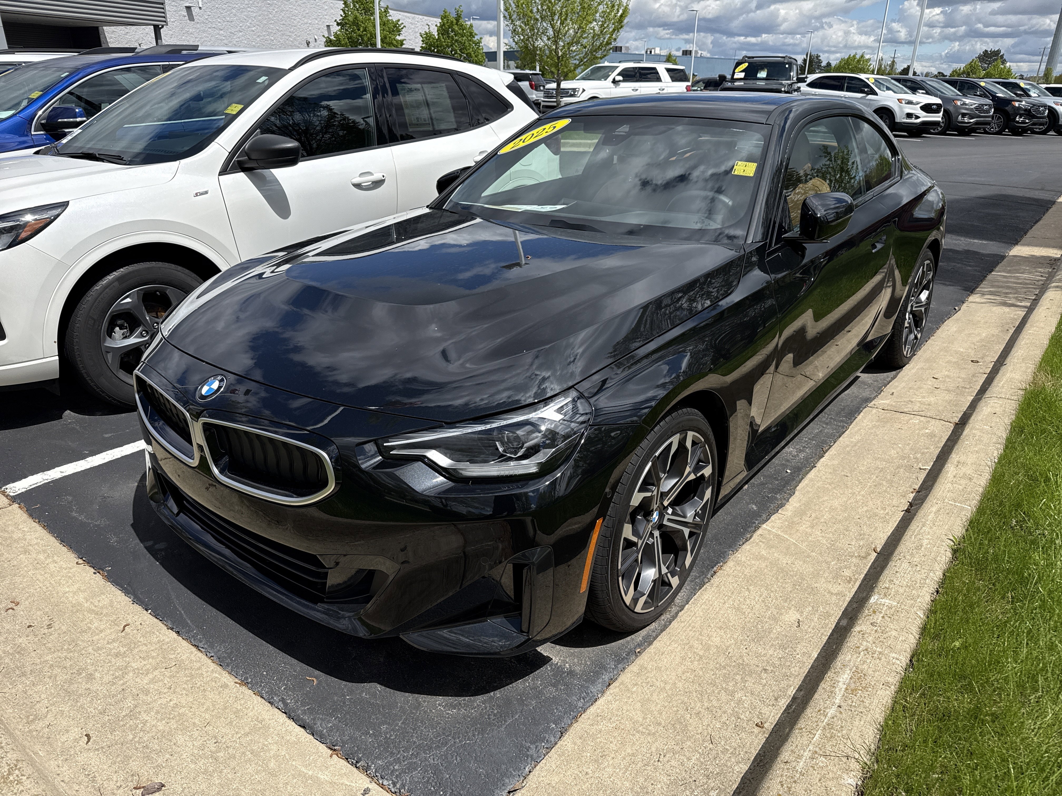Used 2025 BMW 230i xDrive Coupe w/ Convenience Package AWD/4WD image 4