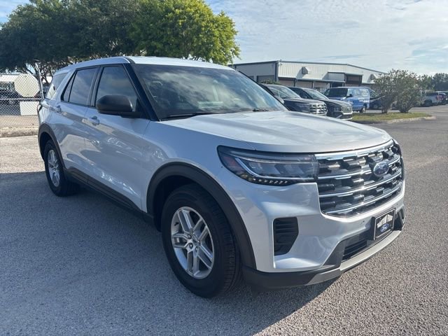 Certified 2026 Ford Explorer Active RWD image 3