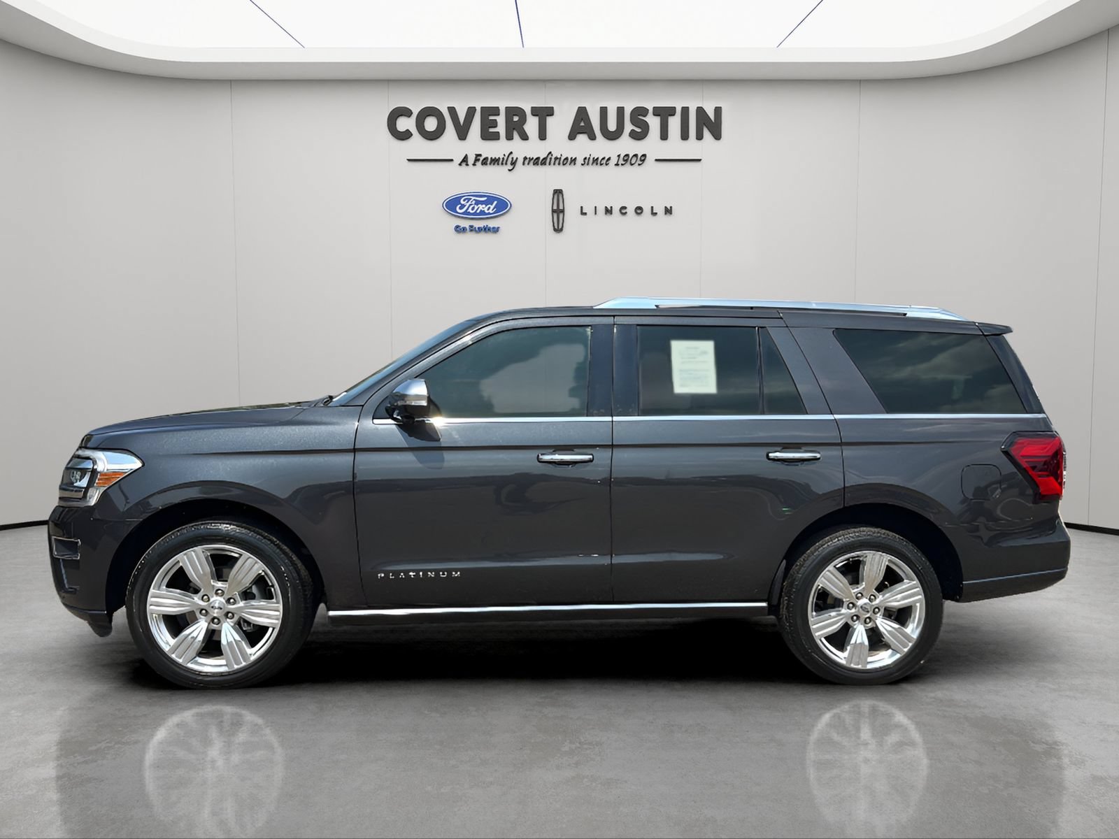 Certified 2023 Ford Expedition Platinum RWD image 2