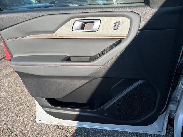 Certified 2025 Ford Explorer Active AWD/4WD image 9
