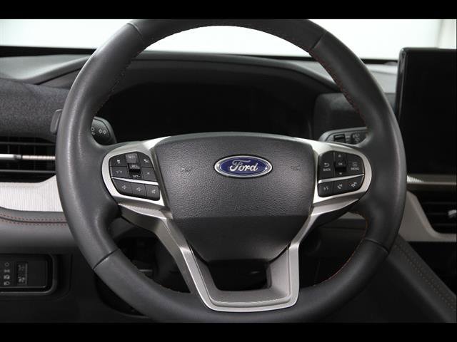 Certified 2025 Ford Explorer Active w/ Active Comfort Package AWD/4WD image 8