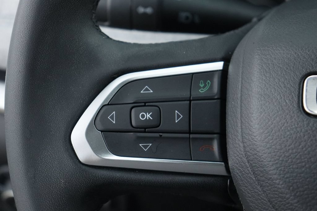 Used 2024 Jeep Compass Latitude AWD/4WD image 7