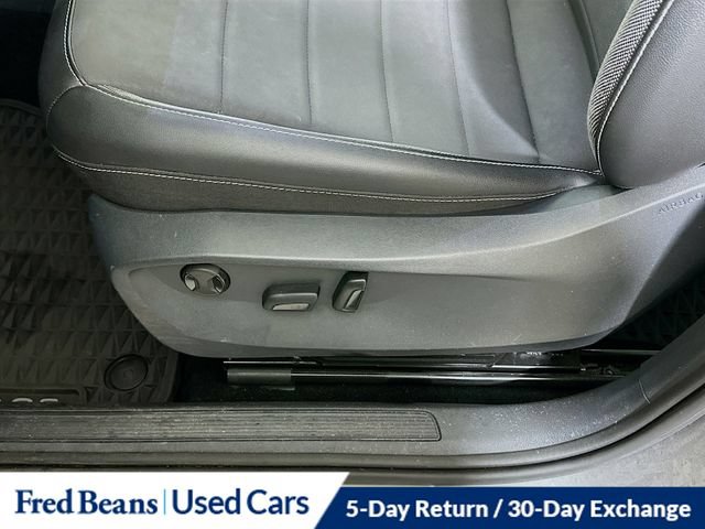 Used 2023 Volkswagen Taos SE w/ Panoramic Sunroof Package AWD/4WD image 21
