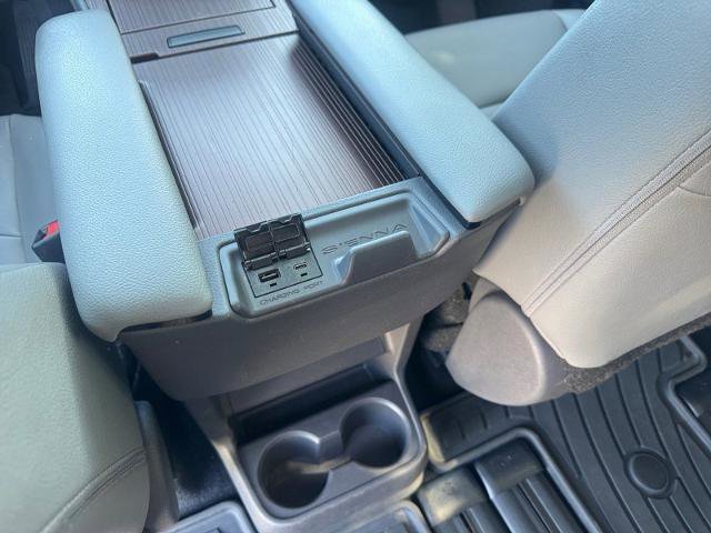 Used 2021 Toyota Sienna XLE image 18