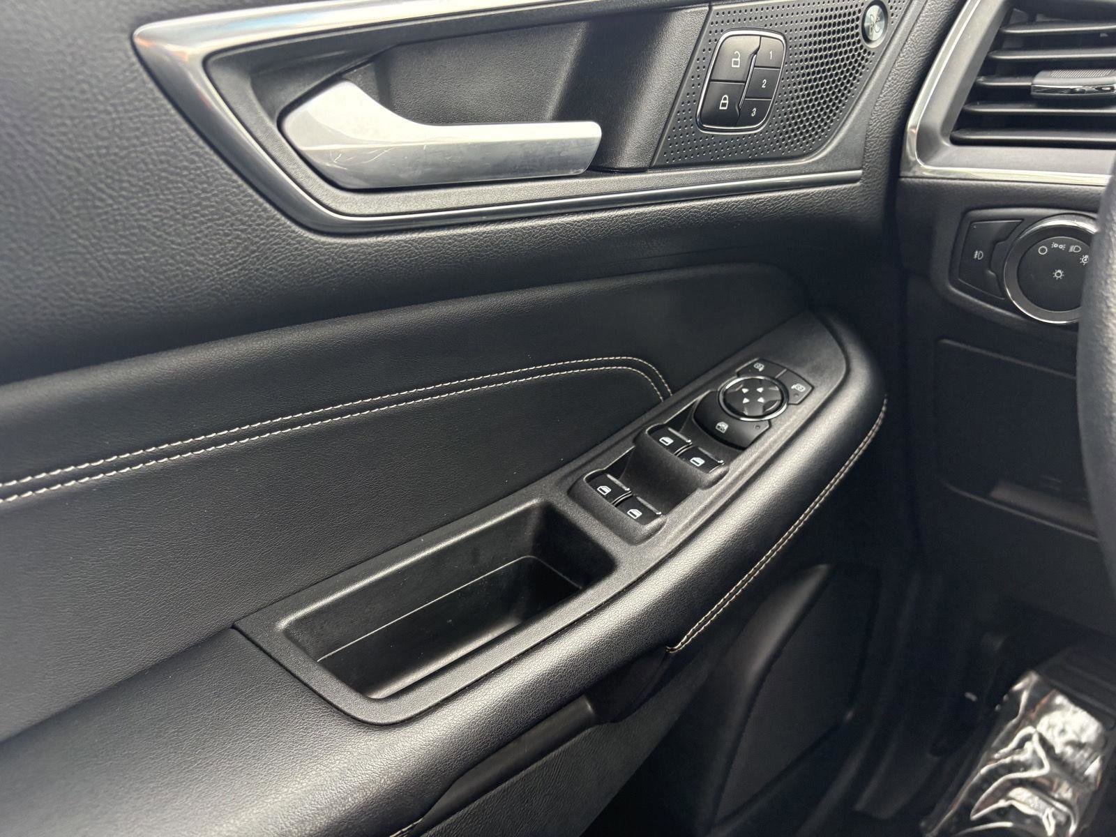 Certified 2022 Ford Edge Titanium image 13