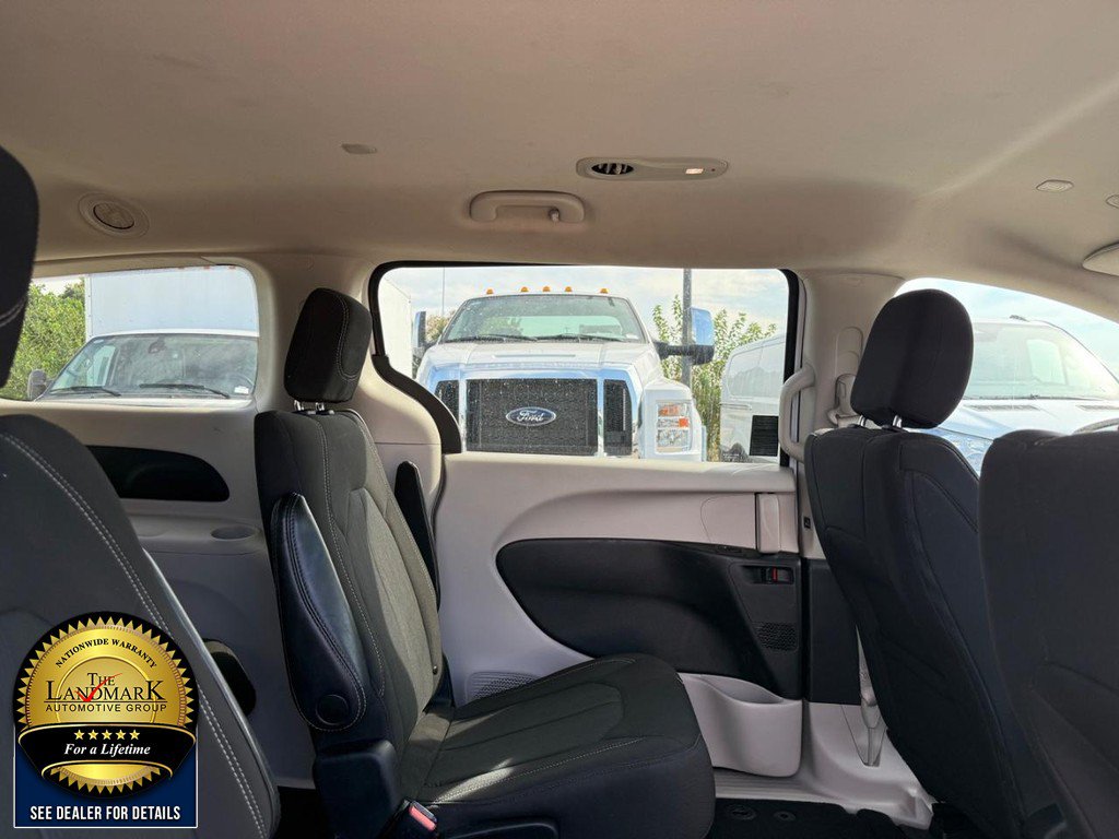 Used 2023 Chrysler Voyager LX FWD image 15