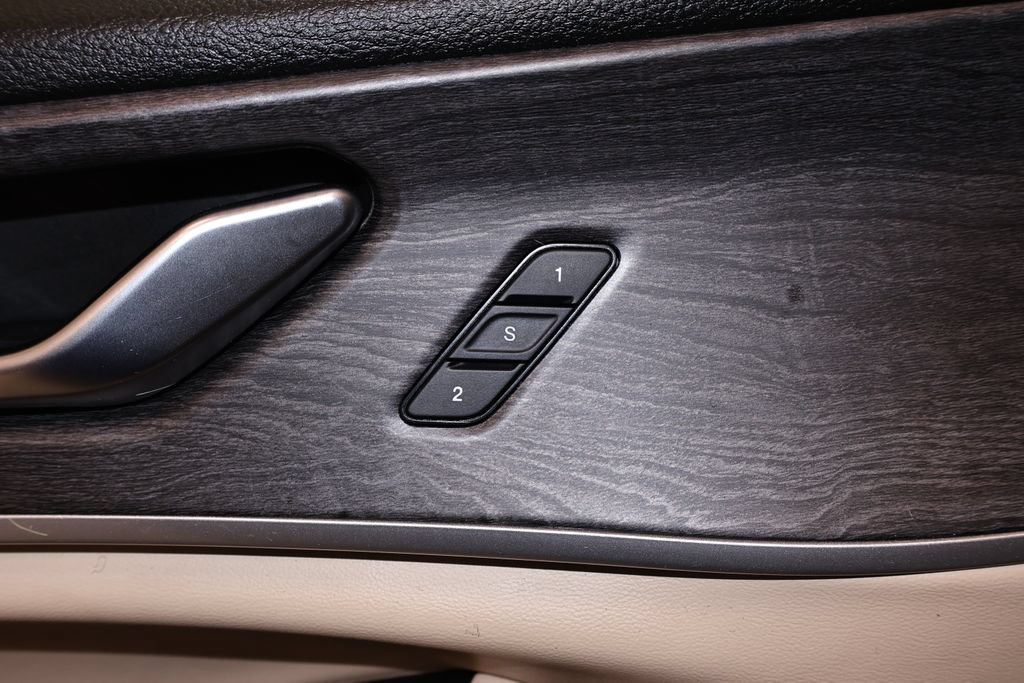 Used 2021 Jeep Grand Cherokee L Limited AWD/4WD image 12