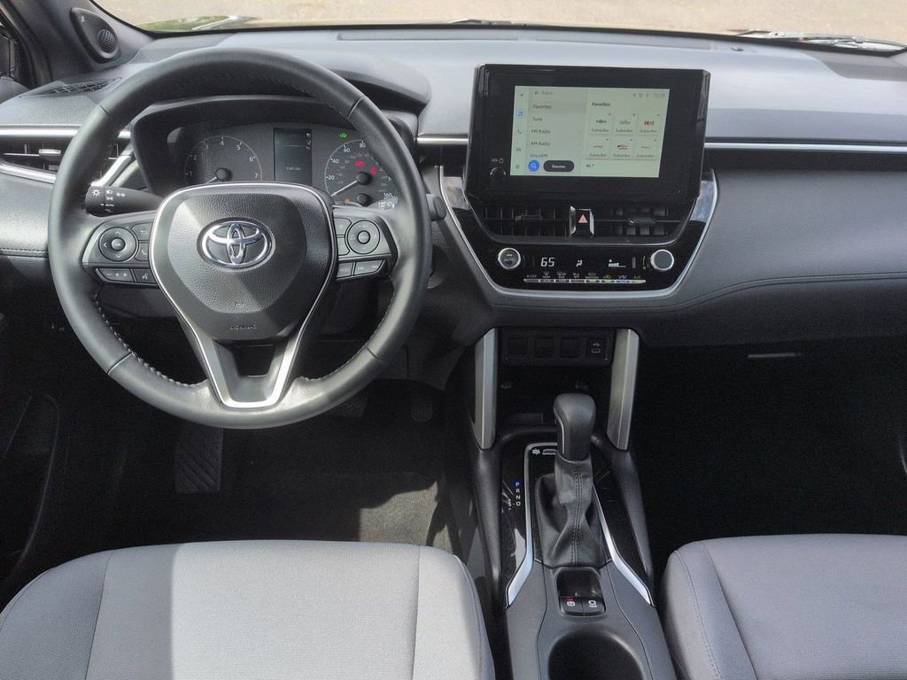 Used 2025 Toyota Corolla Cross AWD Hybrid w/ Moonroof Package image 23