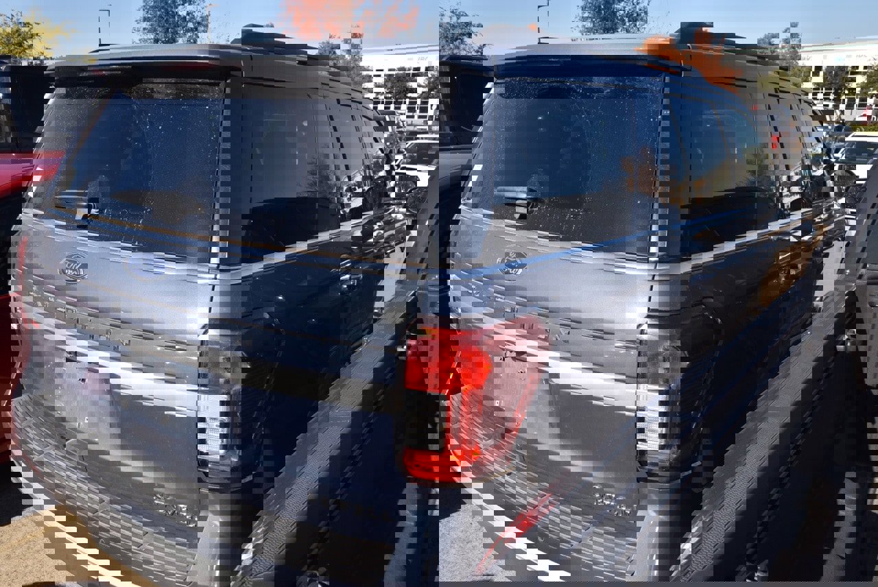 Certified 2023 Ford Expedition XLT image 5