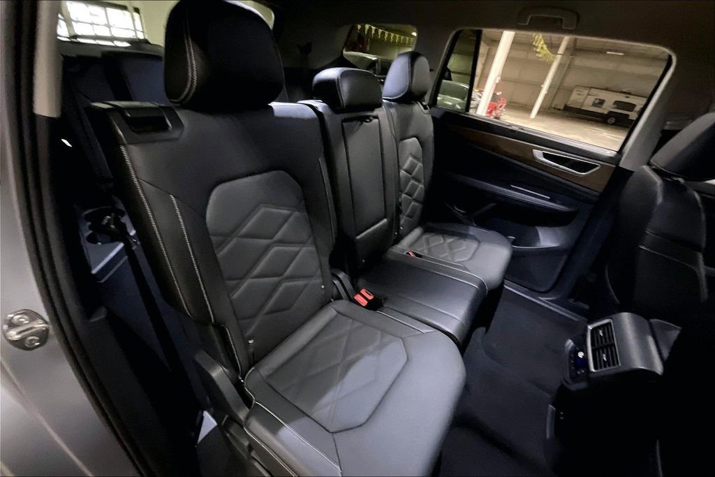 Used 2025 Volkswagen Atlas SE image 25