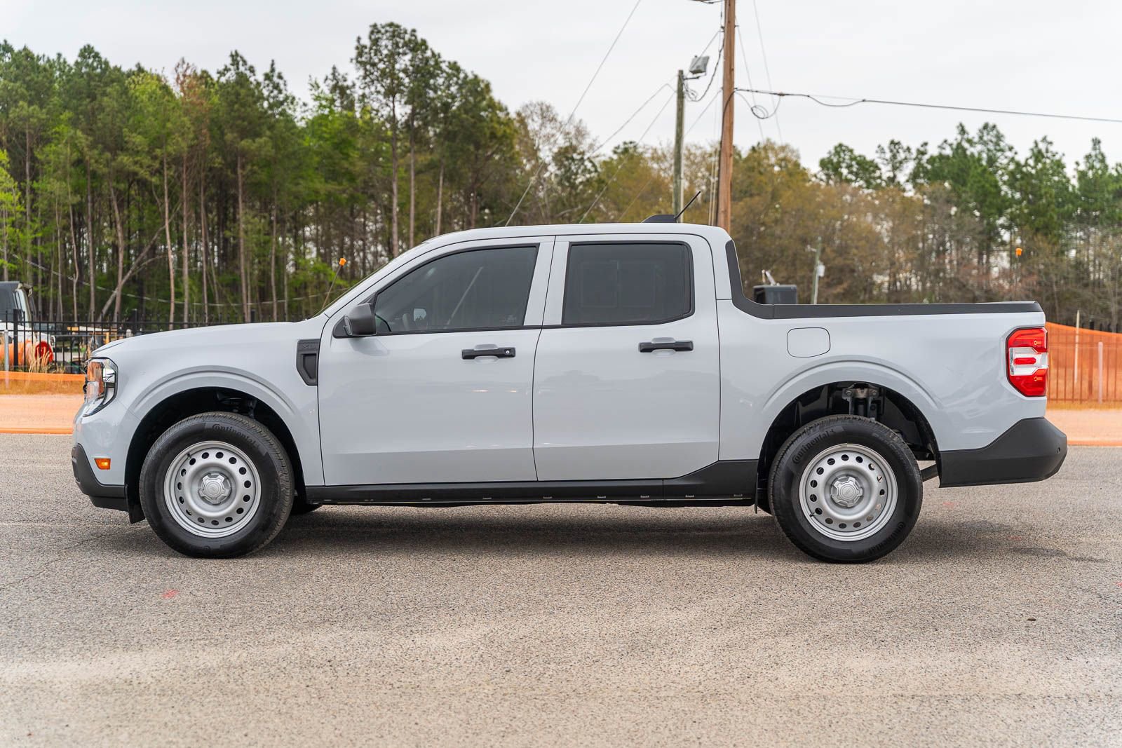 Certified 2025 Ford Maverick XL w/ Equipment Group 102A image 2