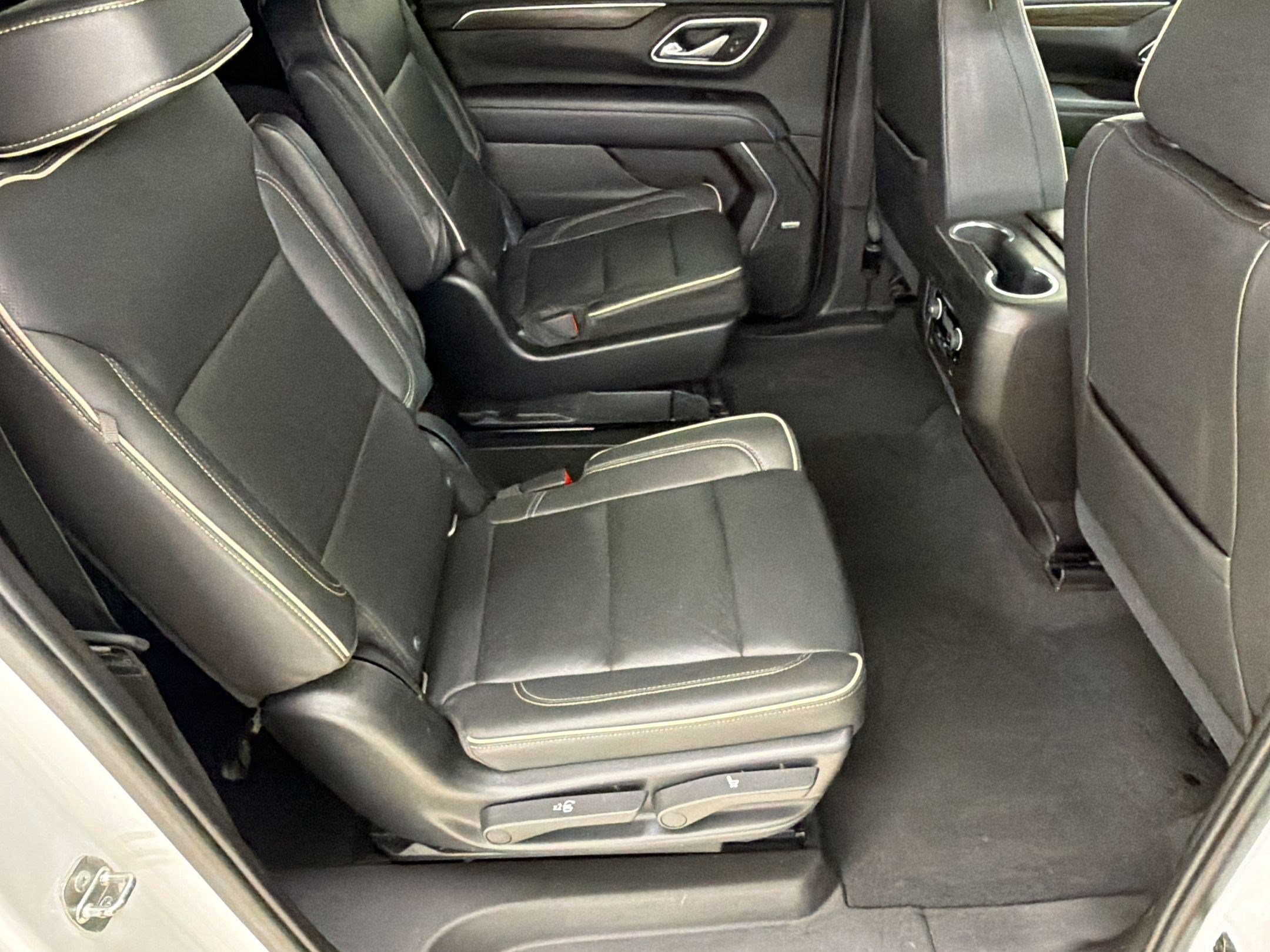 Used 2021 Chevrolet Suburban Premier w/ Premium Package RWD image 29