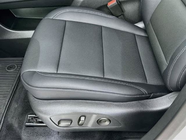 Used 2026 Chevrolet Traverse LT w/ Midnight/Sport Edition FWD image 31