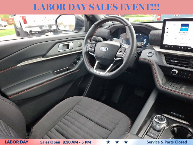 Certified 2025 Ford Explorer ST-Line w/ Premium Package AWD/4WD image 14