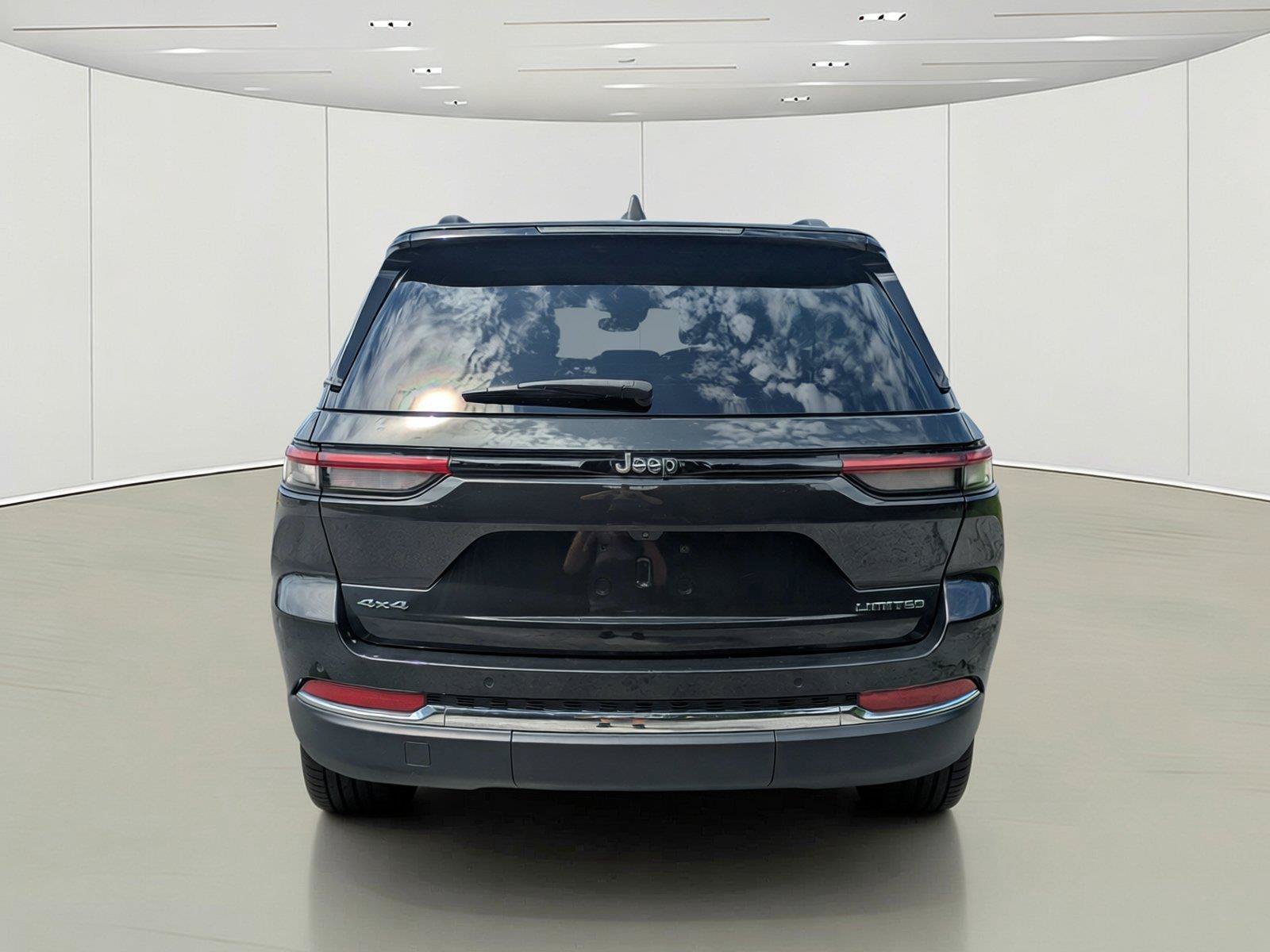 Used 2023 Jeep Grand Cherokee Limited AWD/4WD image 6