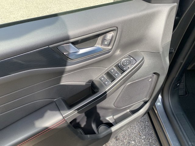 Certified 2025 Ford Escape ST-Line w/ Cold Weather Package FWD image 11