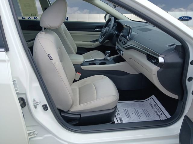 Used 2025 Nissan Altima 2.5 SV FWD image 15