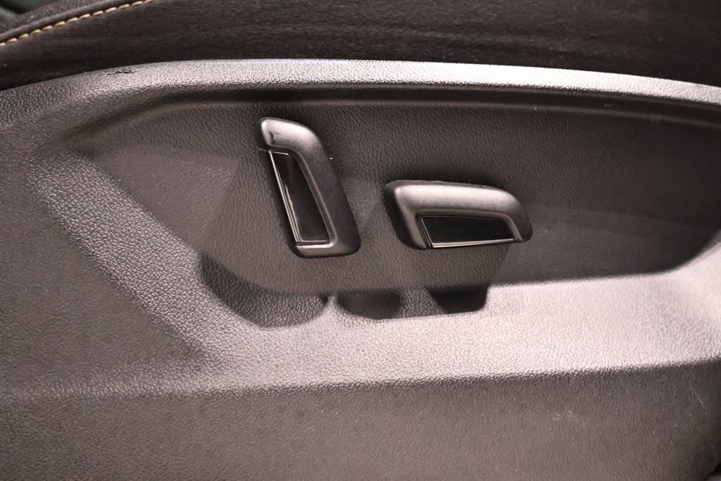 Used 2022 Volkswagen Atlas SEL R-Line AWD/4WD image 25