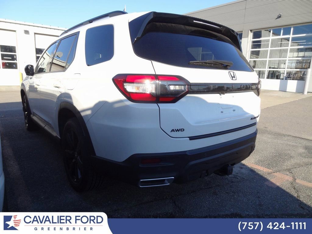Used 2025 Honda Pilot Black Edition image 5