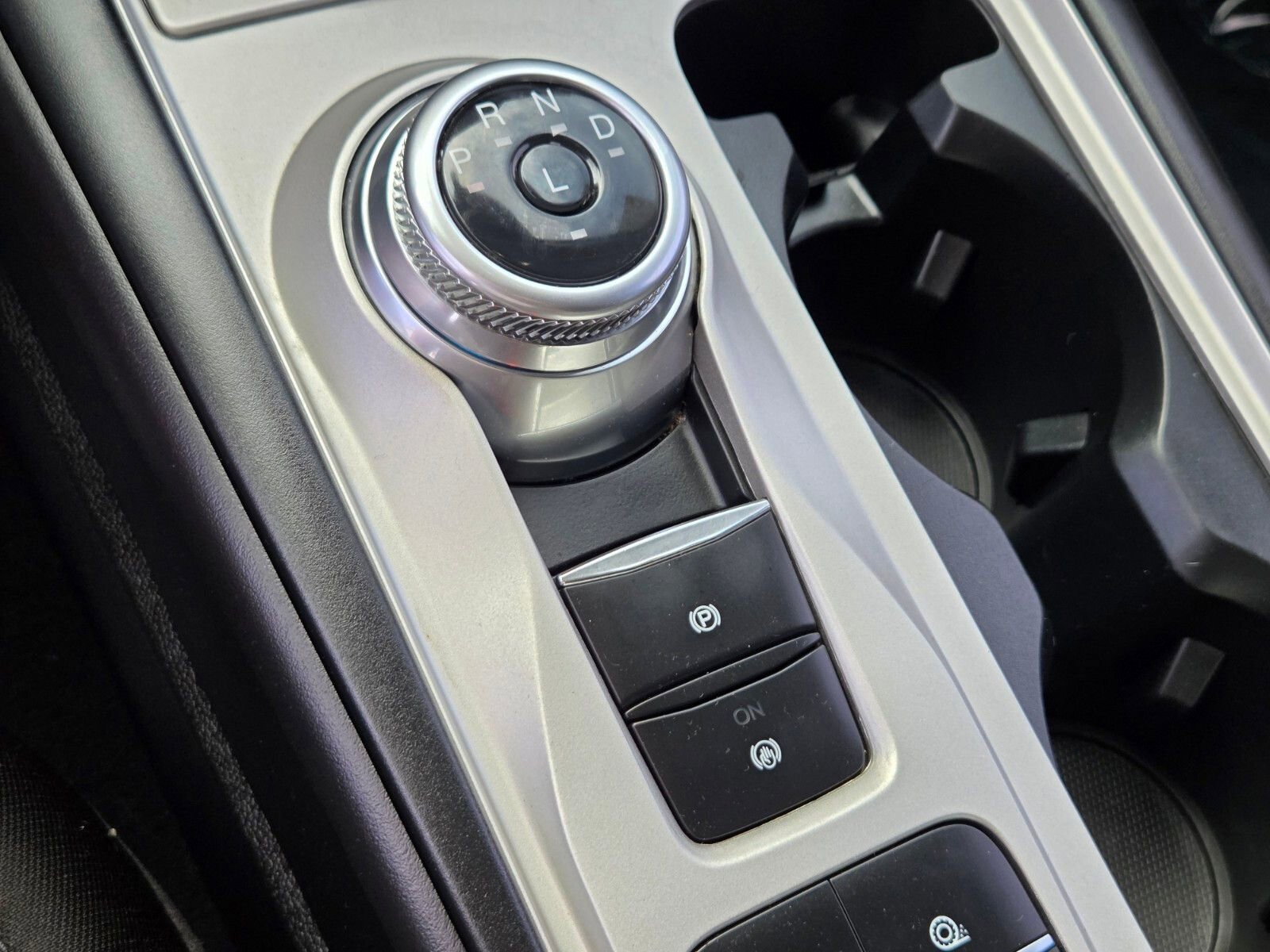 Certified 2023 Ford Explorer XLT RWD image 24