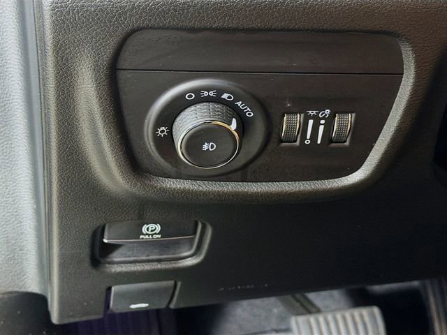 Used 2022 Jeep Grand Cherokee L Summit w/ Luxury Tech Group V image 12