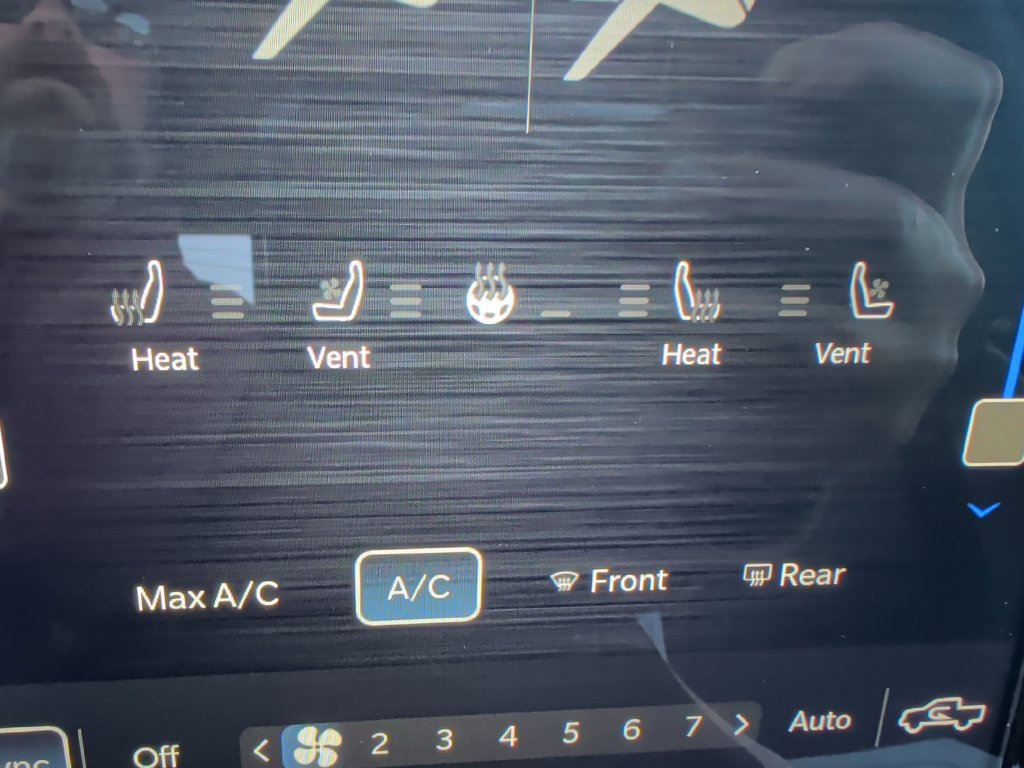 Used 2023 RAM 1500 Laramie AWD/4WD image 16