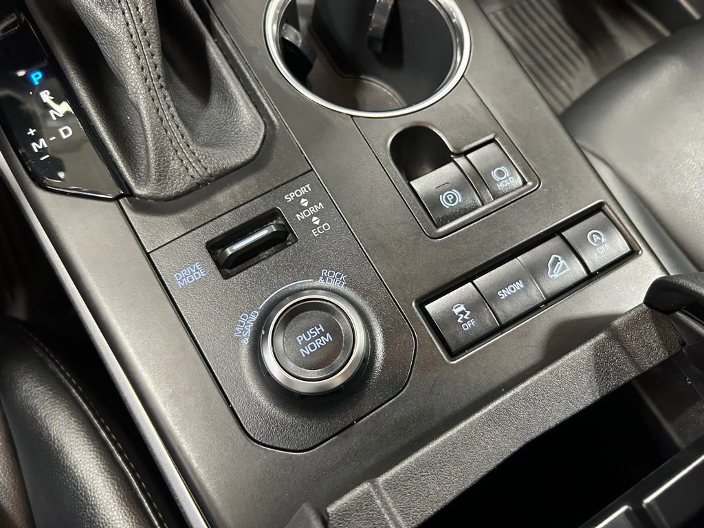 Used 2021 Toyota Highlander XSE AWD/4WD image 22