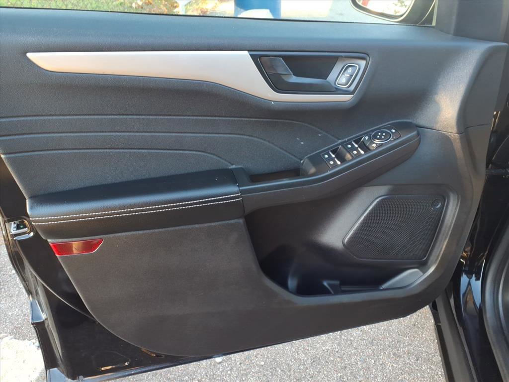 Certified 2022 Ford Escape SE image 13