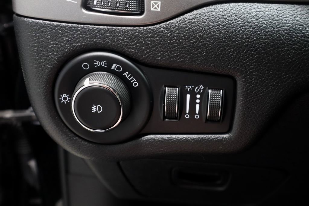 Used 2022 Jeep Cherokee Latitude Lux FWD image 26