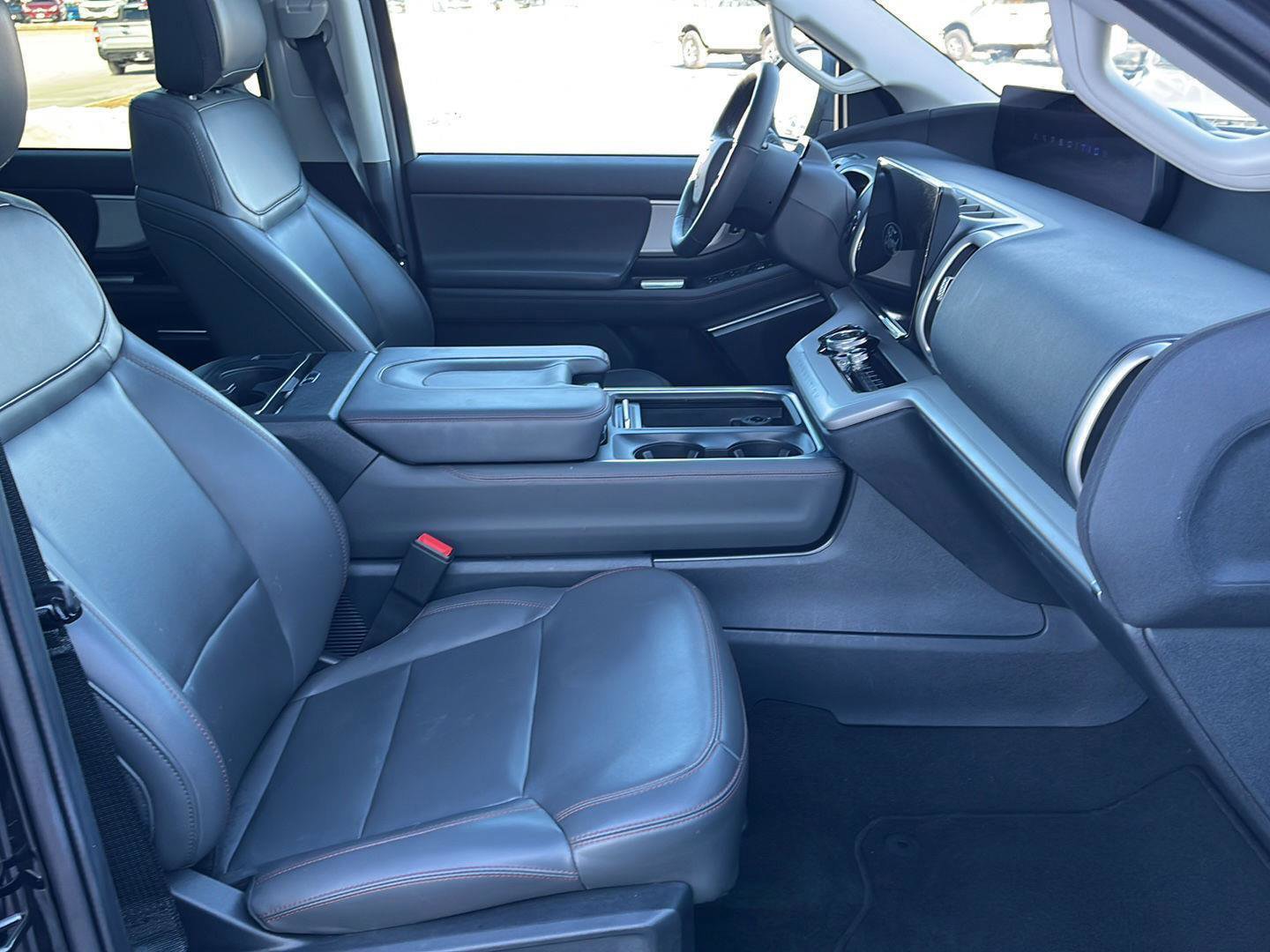 Certified 2025 Ford Expedition Active image 15