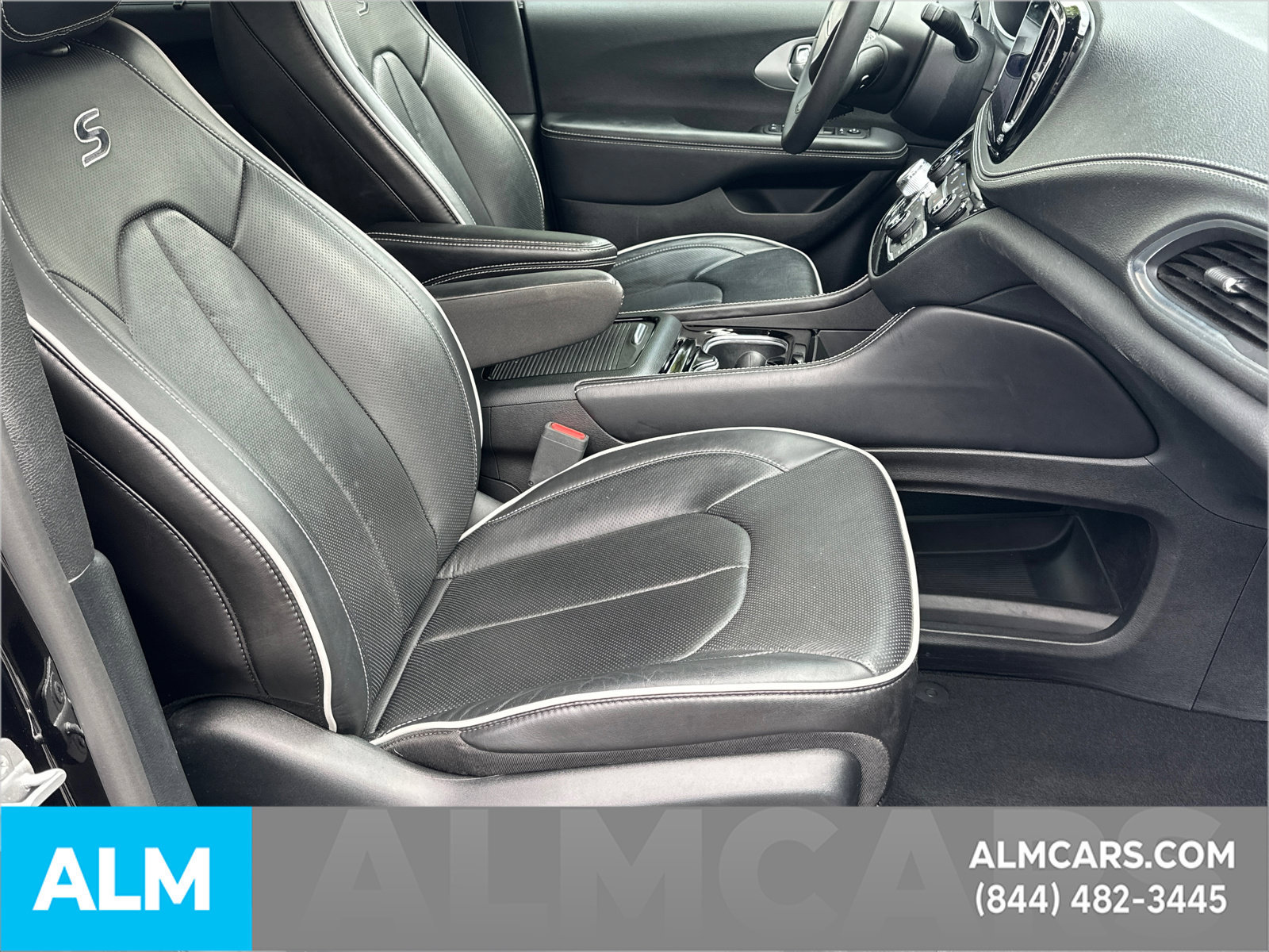 Used 2025 Chrysler Pacifica Limited FWD image 15