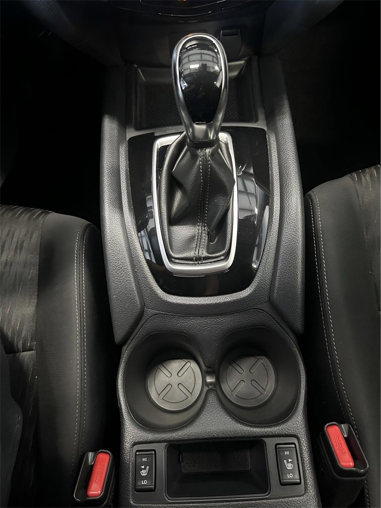 Used 2019 Nissan Rogue SV image 17