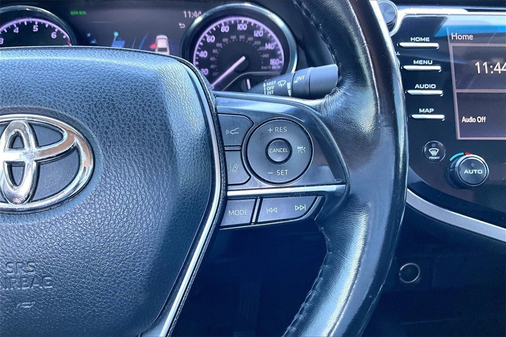 Used 2020 Toyota Camry XLE image 11