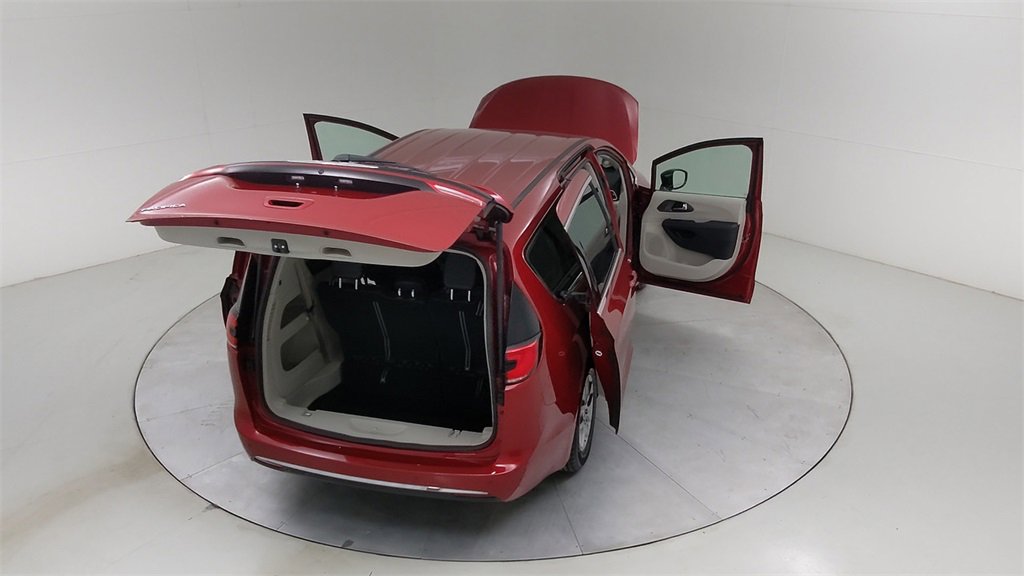 Used 2024 Chrysler Pacifica Touring-L image 49