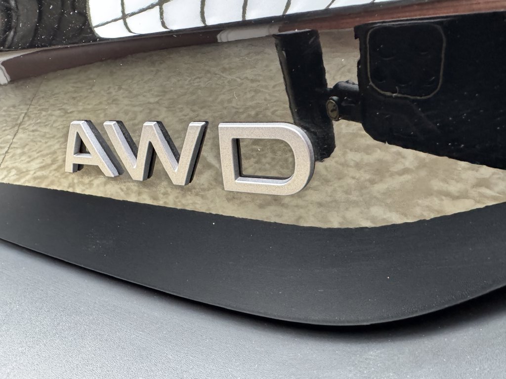 Used 2025 Nissan Kicks SV AWD/4WD image 4