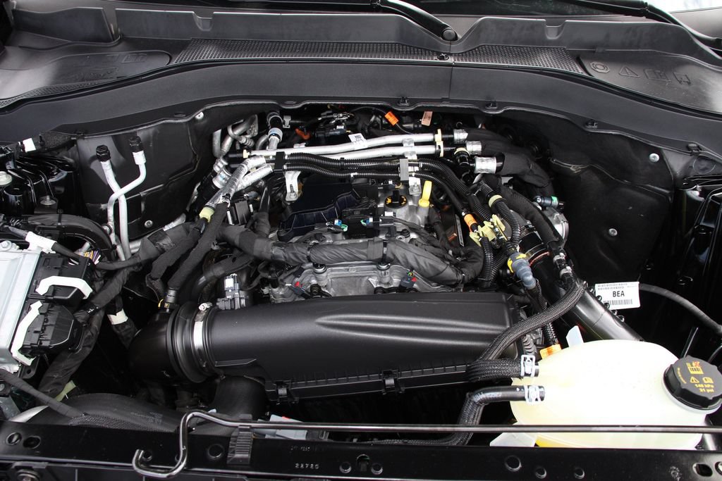 Certified 2025 Ford Explorer Active AWD/4WD image 30