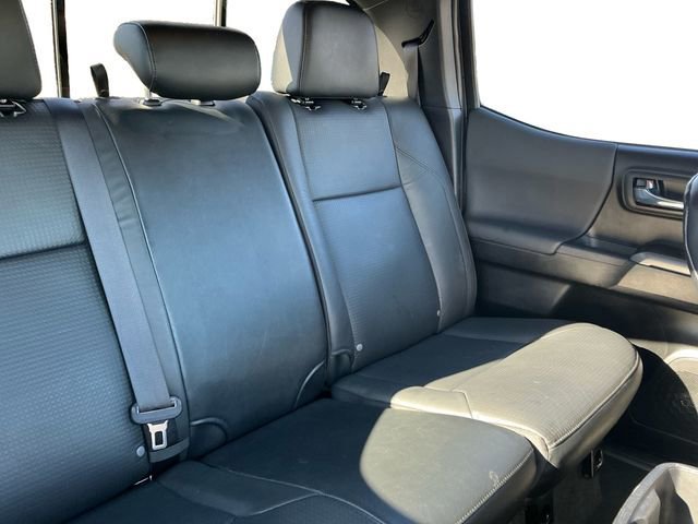 Used 2022 Toyota Tacoma TRD Sport w/ TRD Premium Sport Package image 18