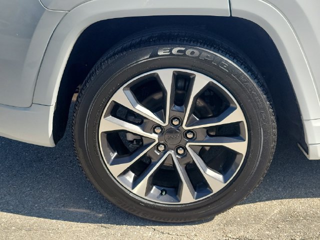 Used 2024 Jeep Grand Cherokee Overland AWD/4WD image 12