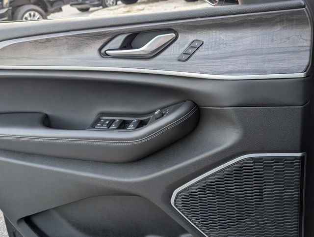 Used 2022 Jeep Grand Cherokee Limited 4xe image 27