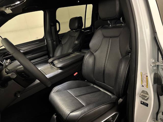 Used 2024 Jeep Wagoneer L Series II RWD image 17