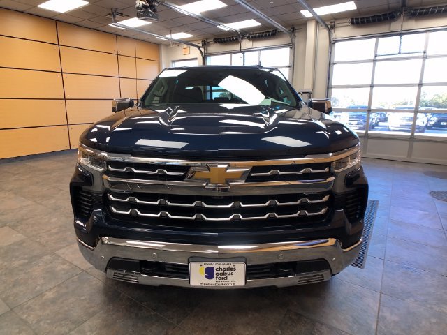 Used 2022 Chevrolet Silverado 1500 LTZ w/ Technology Package AWD/4WD image 2