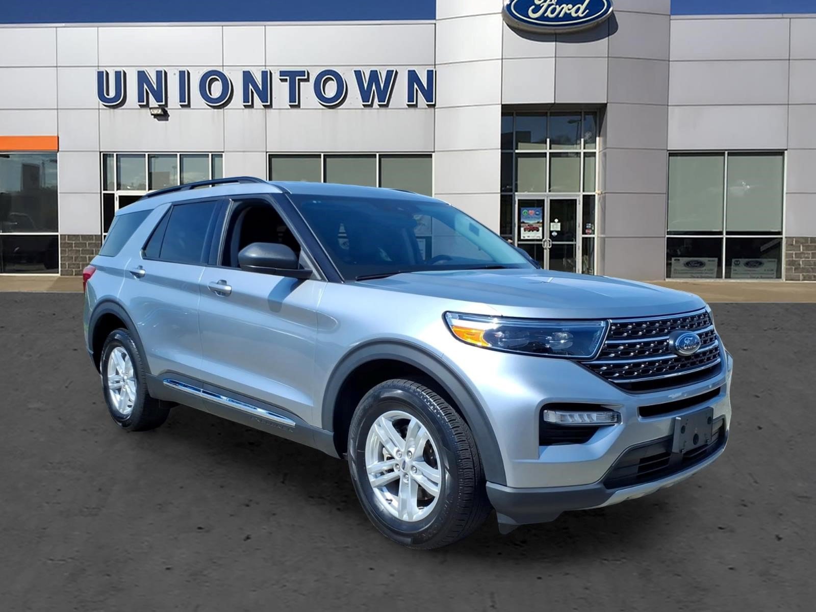 Certified 2023 Ford Explorer XLT w/ Equipment Group 202A AWD/4WD image 1