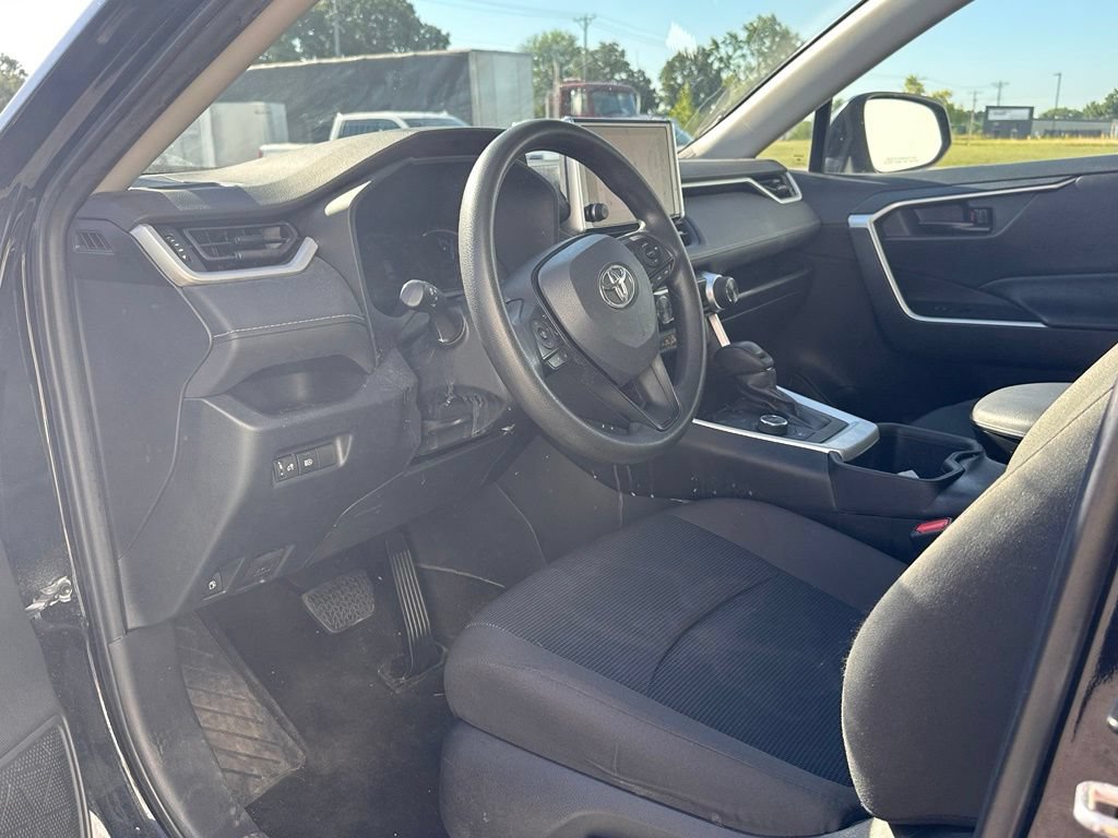 Used 2023 Toyota RAV4 LE AWD/4WD image 13