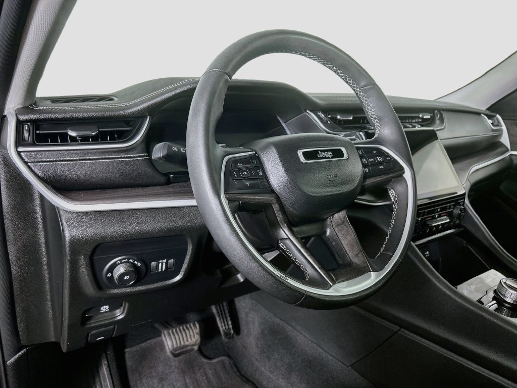 Used 2023 Jeep Grand Cherokee L Limited AWD/4WD image 11
