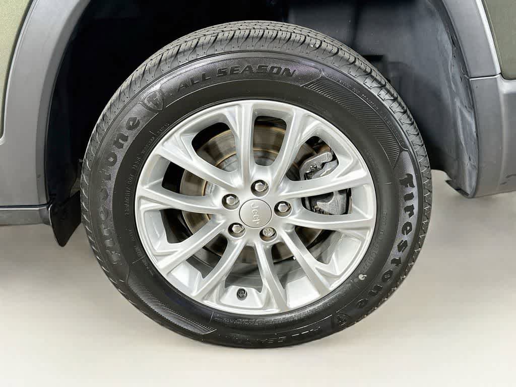 Used 2019 Jeep Cherokee Latitude w/ Popular Appearance Group FWD image 7